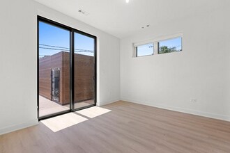 1801 W Grand Ave in Chicago, IL - Building Photo - Building Photo