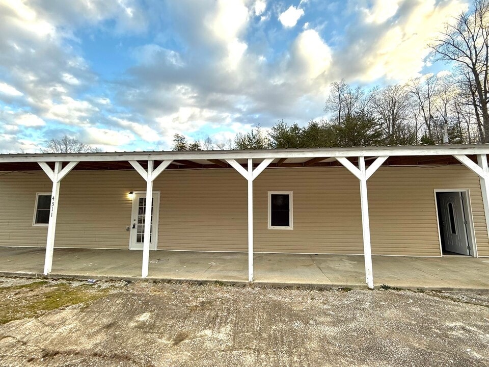 3411 Cumberland Falls Hwy in Corbin, KY - Building Photo