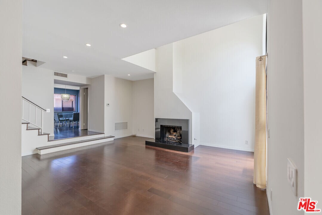 1979 Grace Ave in Los Angeles, CA - Building Photo
