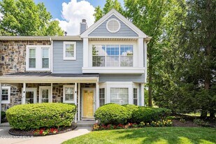 2 Jodhpur Ct in Tinton Falls, NJ - Building Photo