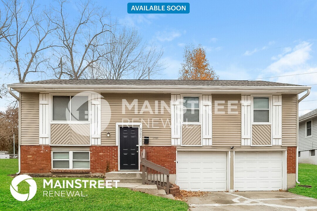 6302 E 140th Terrace in Grandview, MO - Building Photo