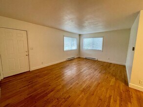 4955 SW Lombard Ave in Beaverton, OR - Building Photo - Building Photo