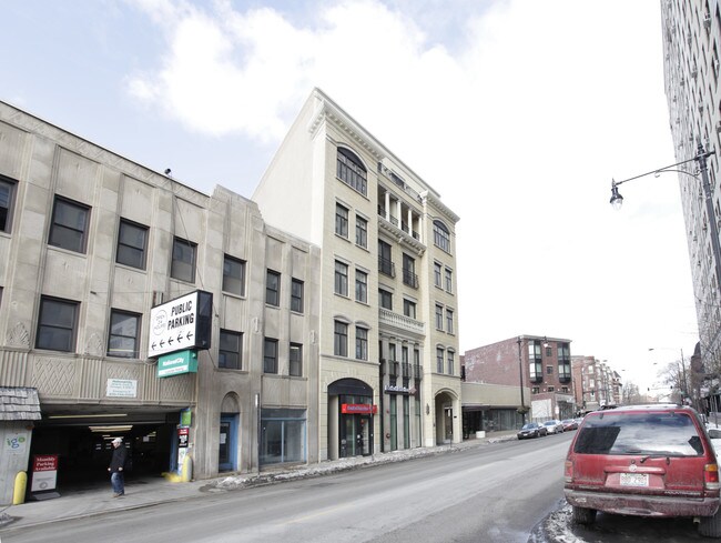 2042 N Clark St in Chicago, IL - Building Photo - Building Photo
