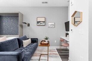 520 E Washington St in Indianapolis, IN - Building Photo