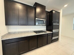 101 Silver Run Ln in Las Vegas, NV - Building Photo - Building Photo