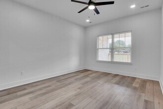 7413 Westridge Dr, Unit 1 in Knoxville, TN - Building Photo - Building Photo