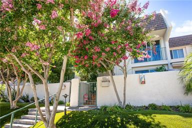 6205 1/2 Randi Ave in Woodland Hills, CA - Building Photo