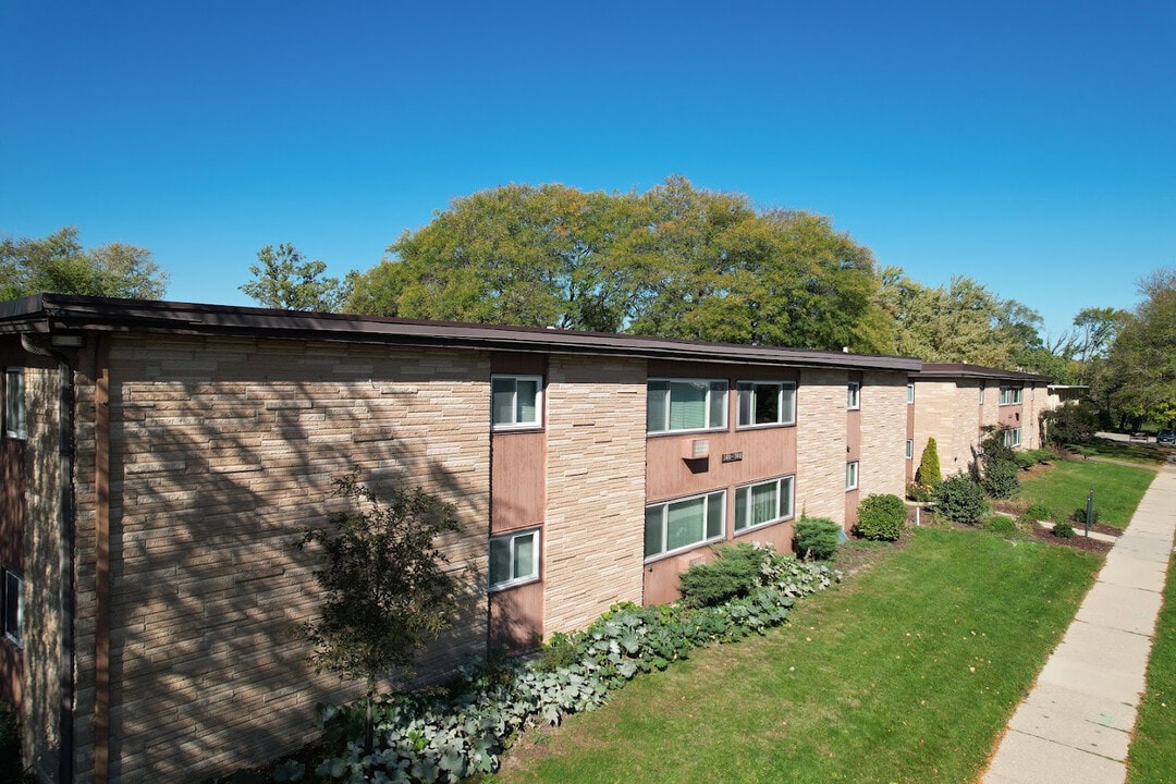 Faircrest Apartments in Madison, WI - Foto de edificio