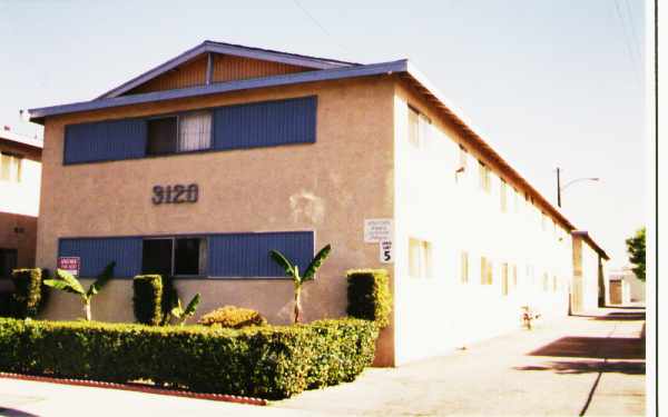 Congo Apartments in Baldwin Park, CA - Building Photo