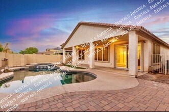 2120 E Chanute Pass in Phoenix, AZ - Foto de edificio - Building Photo