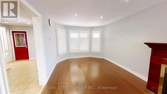 98 Royalpark Way in Vaughan, ON - Building Photo - Building Photo