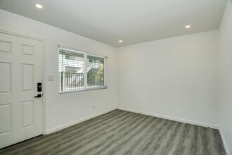 2275 Grand Ave in San Diego, CA - Building Photo - Building Photo