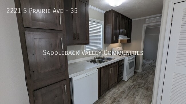 property at 2221 S Prairie Ave