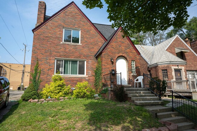 property at 13 Mohawk Rd