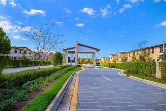 10521 NW 81st Ter in Doral, FL - Building Photo - Building Photo