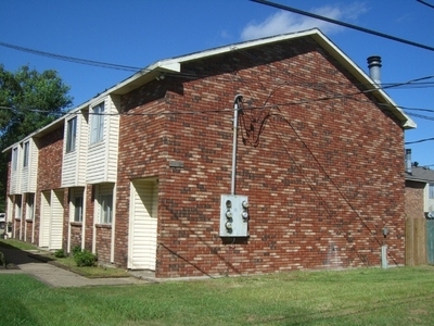 1625 Port Dr in Baton Rouge, LA - Foto de edificio