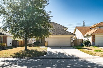 930 Lancaster Lake Dr in Houston, TX - Building Photo - Building Photo