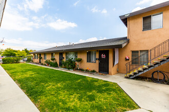 311-315 S Kroeger St in Anaheim, CA - Building Photo - Building Photo