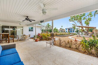 733 Waterway Dr in North Palm Beach, FL - Foto de edificio - Building Photo
