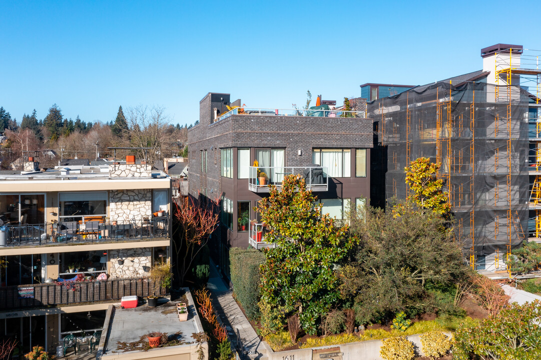 1611 43rd Ave E in Seattle, WA - Building Photo