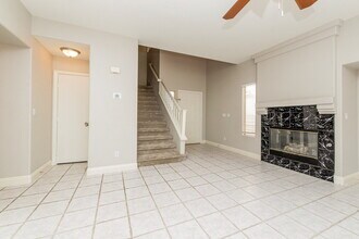 5044 Drifting Creek Ave in Las Vegas, NV - Foto de edificio - Building Photo