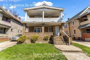 825 Alhambra Rd in Cleveland, OH - Building Photo