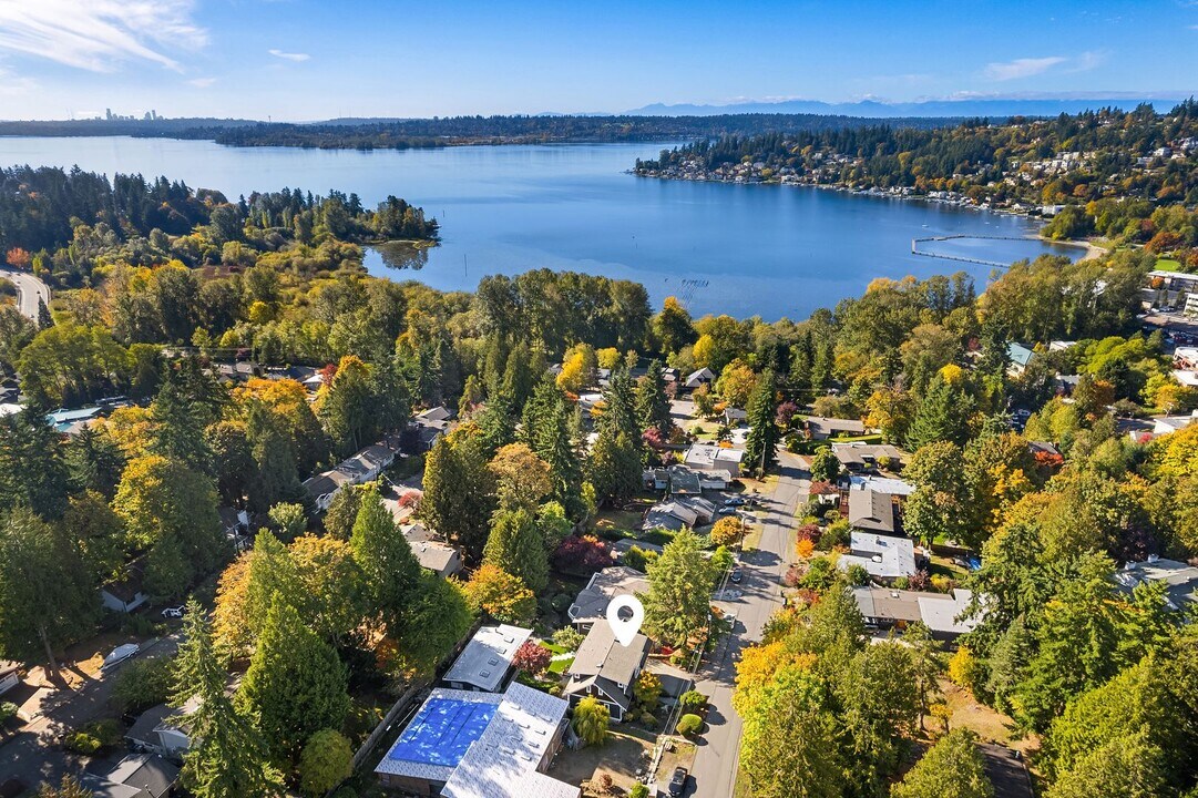 10139 NE 113th Pl in Kirkland, WA - Building Photo