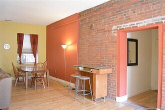196 Crown St in New Haven, CT - Building Photo - Building Photo