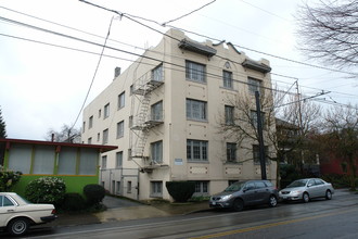 2060 NW Lovejoy St in Portland, OR - Building Photo - Building Photo