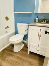 1734 Valleywood Ct, Unit 4 in Portage, MI - Foto de edificio - Building Photo