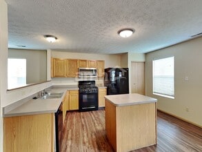 7468 Hemrich Dr in Canal Winchester, OH - Building Photo - Building Photo