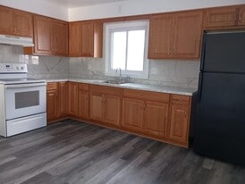 1A Saybrook Dr, Unit 1A in Latham, NY - Building Photo