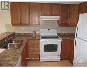 21 Cresthaven Dr in Ottawa, ON - Building Photo - Building Photo