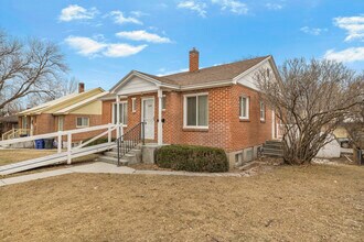 225 E 2nd S, Unit A in Rexburg, ID - Foto de edificio - Building Photo