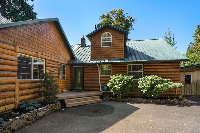 14239 SE Fairoaks Ln in Milwaukie, OR - Building Photo - Building Photo