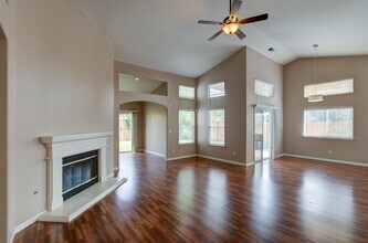2898 E Pryor Dr in Fresno, CA - Building Photo - Building Photo