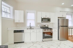 698 Washington Blvd in Baltimore, MD - Building Photo