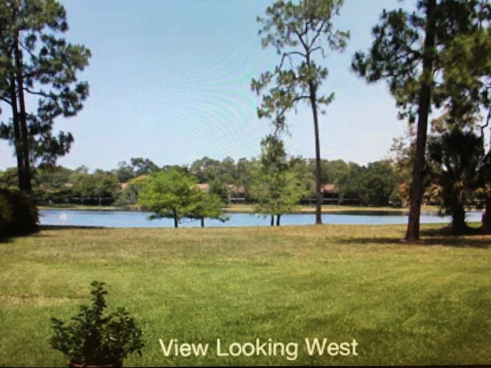 Kings Lake in Naples, FL - Building Photo