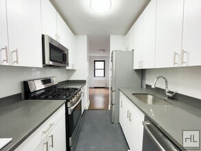 E 89 St, Unit 7H in New York, NY - Foto de edificio - Building Photo