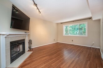 10 Riverview in Avon, CT - Building Photo - Building Photo