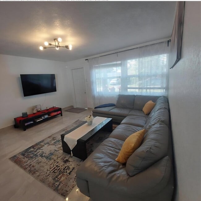 1670 NE 1st Ave in Pompano Beach, FL - Building Photo - Building Photo