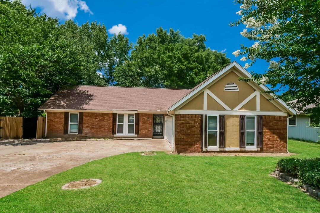 8210 Valley Ridge Trail in Memphis, TN - Building Photo