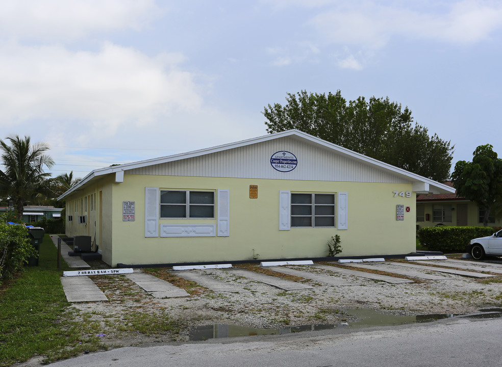 749 NE 13th Ct in Fort Lauderdale, FL - Foto de edificio