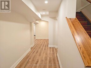 11 Manhattan Ct. in St Catharines, ON - Building Photo - Building Photo