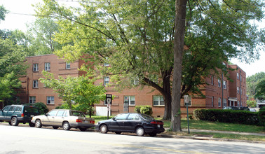 3425 Kensington Avenue in Richmond, VA - Foto de edificio - Building Photo