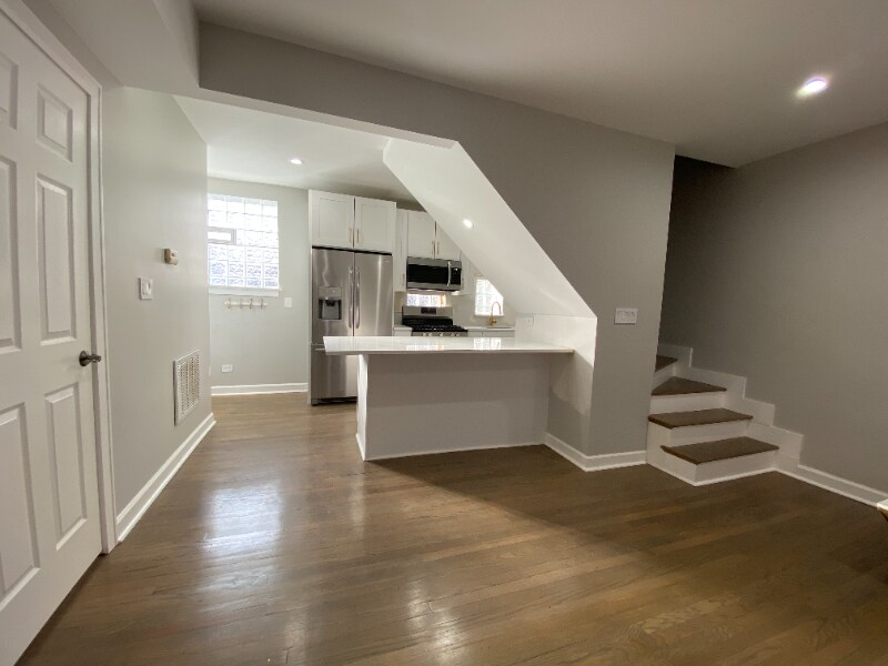 2215 N Bissell St-Unit -2C in Chicago, IL - Building Photo
