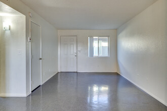 Starlight Apartment Homes in Phoenix, AZ - Building Photo - Interior Photo