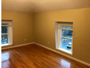 24 Henderson St, Unit 3 in Arlington, MA - Building Photo - Building Photo