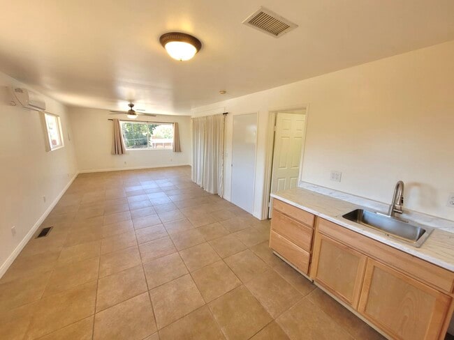 1550 Encino Dr in Escondido, CA - Building Photo - Building Photo