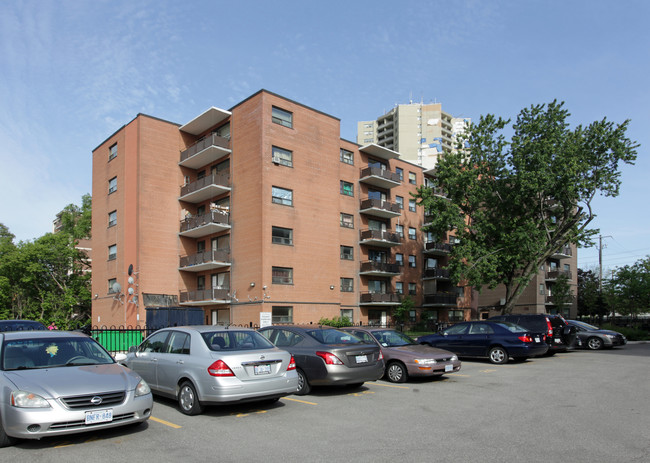 333 Dixon Rd in Toronto, ON - Building Photo - Building Photo